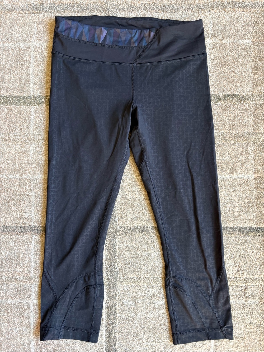 Lululemon Run Inspire Crop II Pants Leggings All Luxtreme Black Geometric Size 6